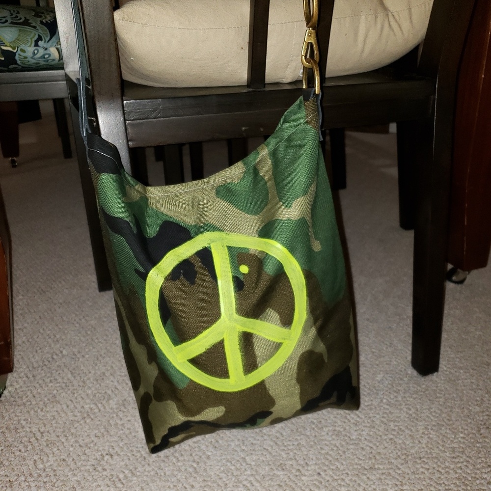 Peace camouflage Crossbody bag